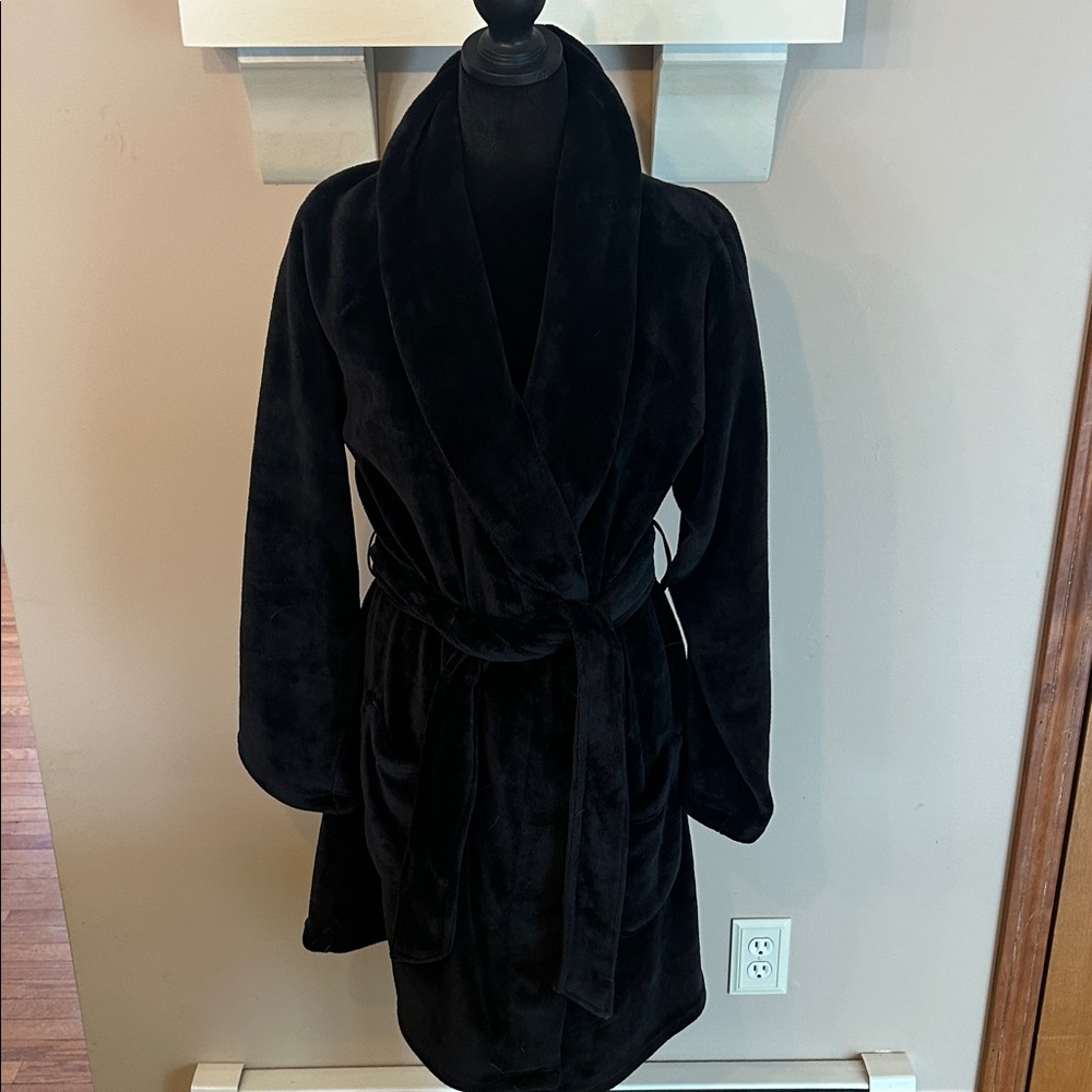 Victoria's Secret Black Plush Shawl Collar Robe